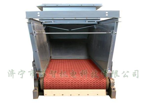 防腐蝕帶式（甲帶）給料機采用了防打滑膠帶，防止在物料輸送過程中造成撒料后果